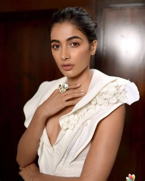 Cute Beautiful Pooja Hegde Face Images Pic For Whatsapp Dp Mygodimages