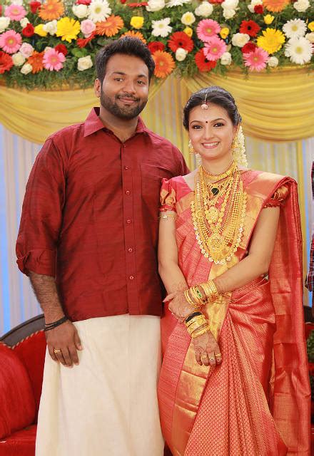 Saranya mohan is a native of kerala, but more popular in tamil cinema. Actress Saranya Mohan married Aravind Krishnan | Wedding ...