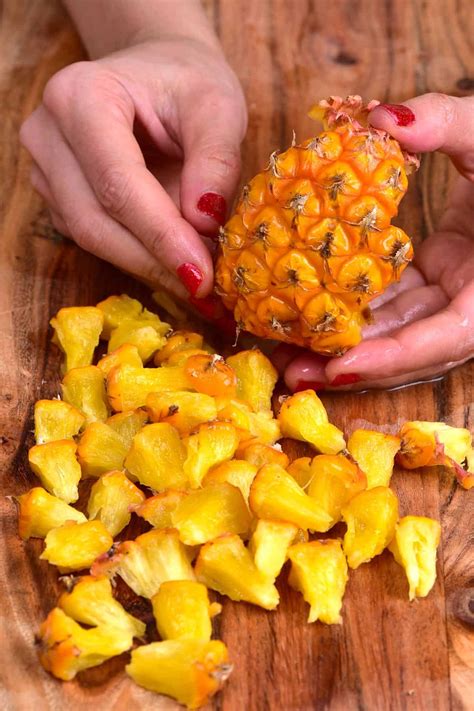 How To Cut A Pineapple Peeling Pineapple Hack 2023