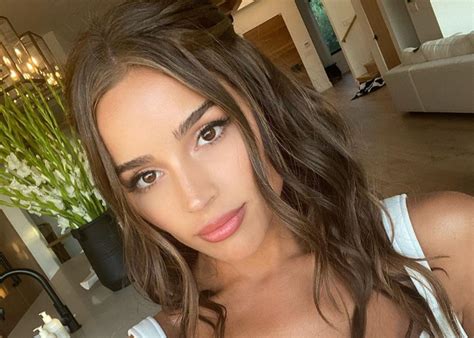 Olivia Culpo Stuns In New Photos Shows Off Her Cartier Watch