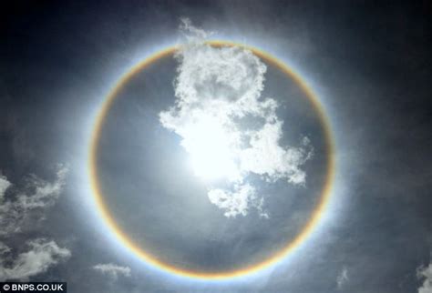 Residents of a bohol town were treated to a rare celestial phenomenon when the sun appeared surrounded by a halo of light. Unique weather to look for Sun Dogs and Pillars!