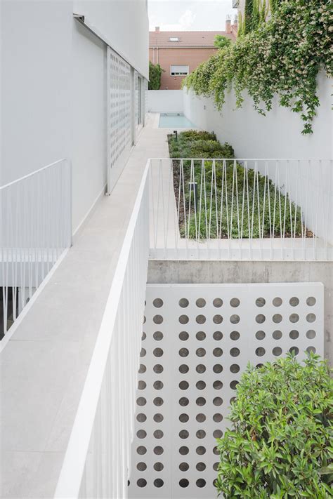 This Narrow House In Madrid Is An Ode To Minimalism Narrow House