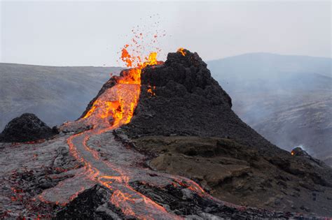 The Fiery Wonders Of Iceland S Litli Hr Tur Eruption