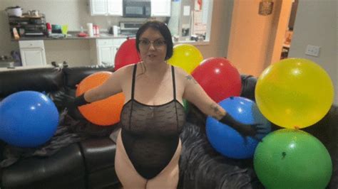Popping Massive 36 Inch Balloons Mp4 Aerie Saunders Fetish Fun