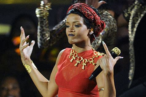 Rihanna Vmas Performance Aap Rocky Gives Singer Unwelcomed Surprise