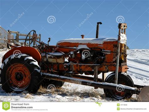 Allis Chalmers Tractor In Snow Stock Image Image Of Snow Blue 4117849