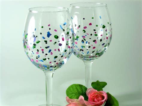 No Two Would Be Alike But Should Be Simple To Do Hand Painted Wine Glasses Painted Wine