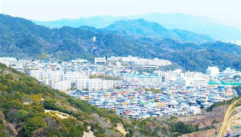 この狂った時代に奪われた、大切なものを取り戻す。 それが僕らの、たったひとつの願いなんだ―― #fakemotion #フェクモ おめでと! 家が売れない時代に備える住宅購入とは | オルラボ