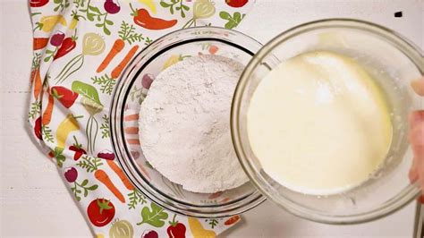 Made from yellow corn, geechie boy mill yellow cornmeal is finely ground in antique mills, locking in the best flavor. Yellow Grits Cornbread Recipe : Easy Cornbread Recipe Using Self Rising Cornmeal ... / Baking ...