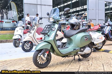 Vespa offers 8 scooter (vespa sprint, lx, s, primavera, gts 150, 946 red, gts 300 super tech, gtv) in the country. Vespa Malaysia launches six new models - BikesRepublic