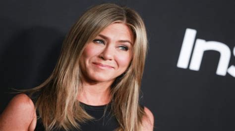 Jennifer Aniston Shared Rare ‘then And Now Photos Of Herself And Her Dad