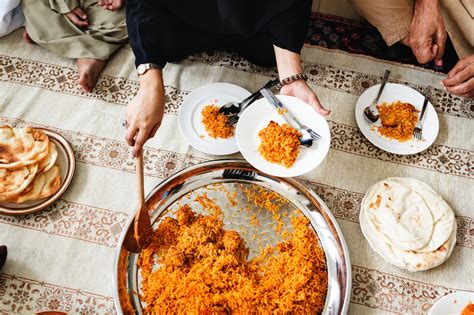 Thanksgiving is an official american holiday that celebrates one of the country's founding myths. Traditional food of UAE - Six Emirati dishes you must try ...