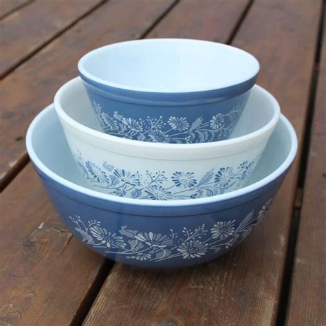 Pyrex Mixing Bowls Colonial Mist French Daisy Set By Itsstilllife