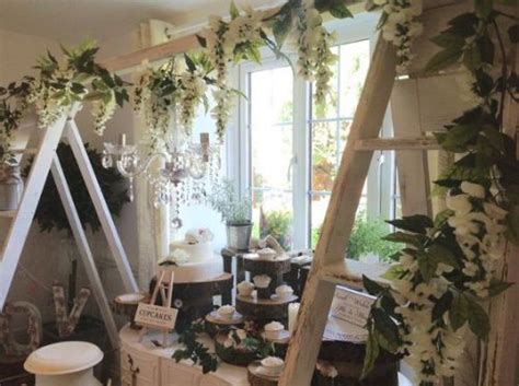 How To Decorate Your Rustic Wedding With Seemly Useless Ladders