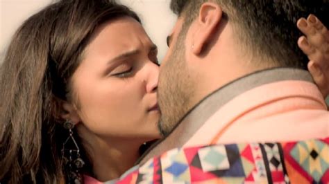 Namaste England Kiss Scene Arjun Kapoor And Parineeti Chopra Youtube