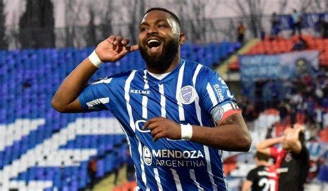 Santiago morro garcía fue encontrado sin vida en su departamento de mendoza y poco después se confirmó que se trató de un suicidio. "El Morro" García no va al Toluca: lo último del mercado ...