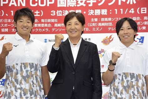 Check spelling or type a new query. 記者会見でポーズをとるソフトボール日本女子代表の（左から ...