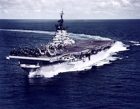 Uss Philippine Essex Class Aircraft Carrier Used In 1943 Essex Class