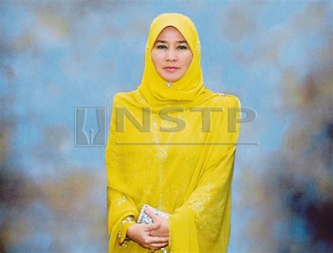 Navegue pelas 17 tengku abdullah sultan ahmad shah imagens e fotografias de stock disponíveis ou comece uma nova pesquisa para explorar mais imagens e fotografias de stock. Tunku Azizah appointed Tengku Ampuan Pahang | New Straits ...