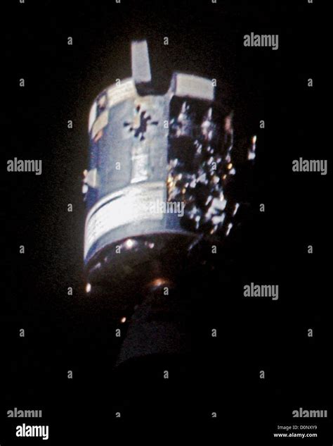 Le Module De Service Apollo 13 Endommagé Est Déchaîné à La Dérive Photo