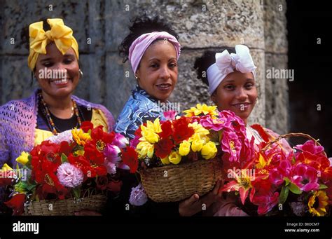 Cuba Flower Girls Havana Hi Res Stock Photography And Images Alamy
