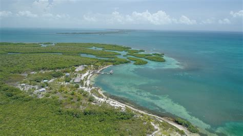 Water Caye 550 Acre Private Island In Belize Next To Shipping