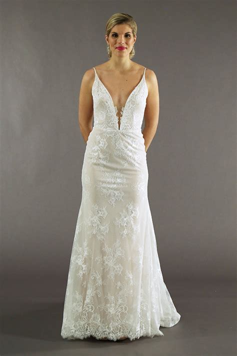 Https://tommynaija.com/wedding/best Body Type For Sheath Wedding Dress