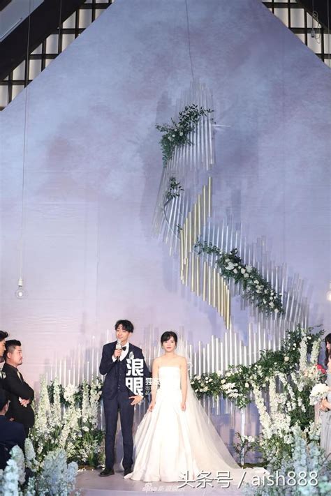 Hua chenyu 华晨宇 свеча | candle《蜡烛》 (demo /bonus new world). 組圖：左立結婚擁吻愛妻 華晨宇歐豪於朦朧等13快男組超帥伴郎團 - 每日頭條