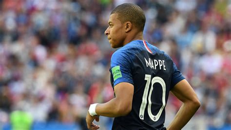 Kylian mbappé prefers to play with right foot. Kylian Mbappe is the new superstar of world football