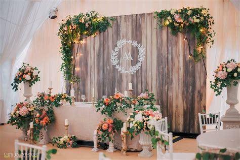 Decoración original de un Salón de Bodas con flores Outdoor wedding