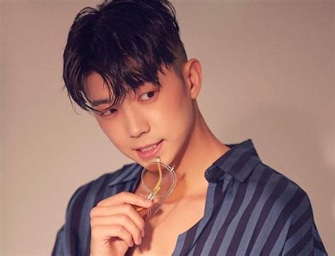 30 april 1989 position : Wooyoung (2PM) annonce son comeback avec une photo teaser ...
