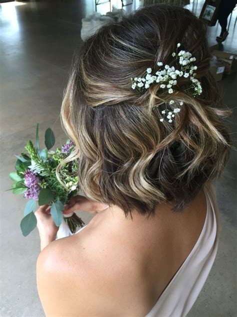 A simple short cut is easy to maintain and always a sophisticated look. 35 Modern Romantic Wedding Hairstyles For Short Hair