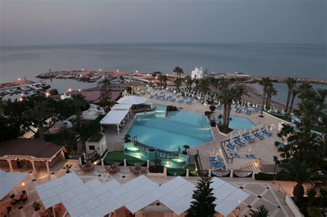 A favourite amongst domestic and international tourists, more and more happy travellers every year are discovering and. Hotel Golden Coast Beach - Protaras - Cyprus