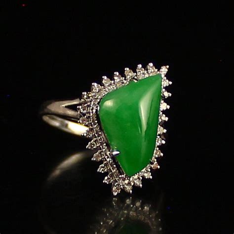 Jade Buying Guide Jadeite And Nephrite Gem Society