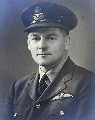 The first picture of uk prime minister boris johnson and his fiancee carrie symonds' baby have been released. Carrie Symonds thanks the midwives who delivered baby ...