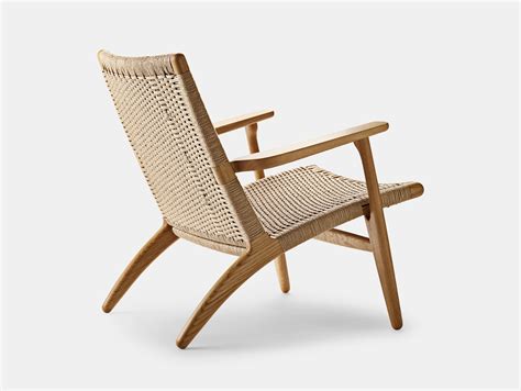 If you think the hans wegner ch101 easy chair looks just a little bit 70s, you'll be spot on. CH25 Lounge Chair | Viaduct Furniture