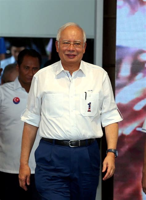 After joining the malay administrative service in 1939, he was awarded a scholarship to study. Consummate Man United fan, PM Najib, rooting for Red ...