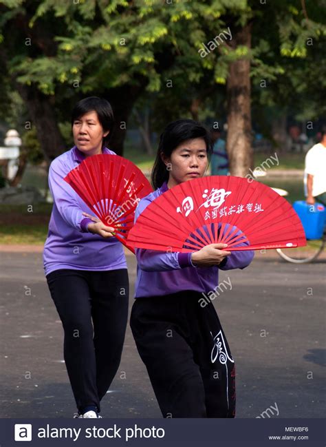 Thai Tai Chi Group Morning Exercise With Fans Lumpini Park Bangkok Stock Photo Alamy