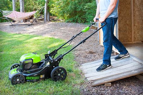 The Best Battery Powered Lawn Mower Options of 2022 - Top Picks by Bob Vila