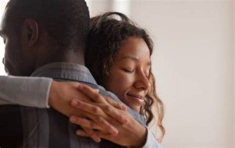 8 types of hugs women give and their hidden meanings fakaza news