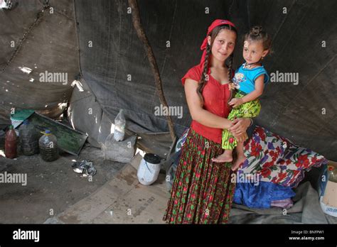 Romanian Gypsies Gypsy Roma Stockfotos Und Bilder Kaufen Alamy