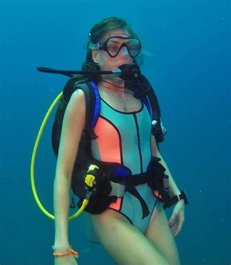 Pin By Darwin On Swimsuit Woman Scuba Diver Girls Scuba Girl Scuba Diving