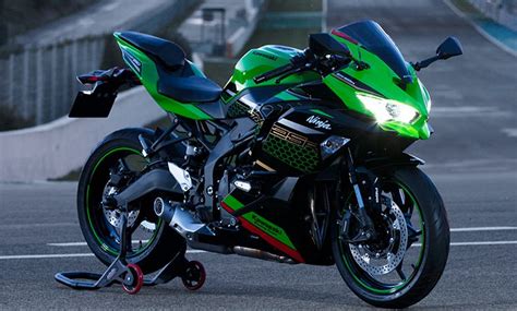 Namun kalau agan perhatikan, chassis atau rangkanya terlihat lebih besar. Kawasaki Ninja ZX-25R Specifications & Price Officially ...