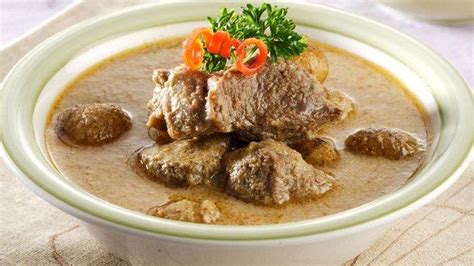 Hal ini dikarenakan daging ayam memiliki harga yang lebih murah dibandingkan daging sapi. Daging Kuah Kemiri Enak Ini Bikin Kita Tak Sabar Untuk ...
