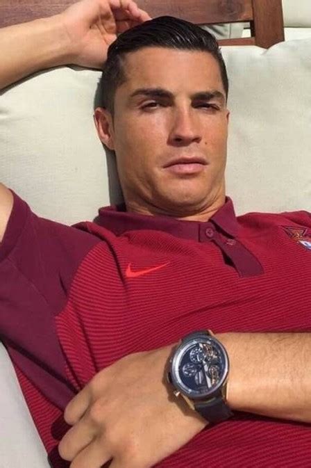 Cristiano Ronaldo Faz Propaganda De Relógio De Luxo Antes De Portugal X