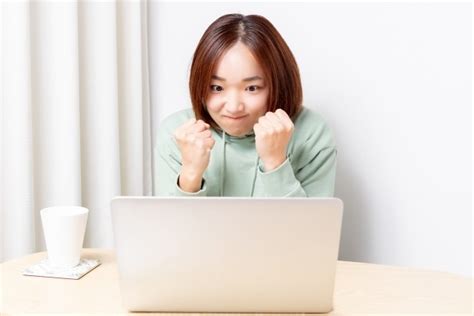 第1位「会社へは 来るなと上司 行けと妻」（なかじ 30代／男性） 第2位「十万円 見る事もなく 妻のもの」（はかなき夢 30代 【一覧】第34回『サラ川』top10 コロナ禍や流行りのエンタメまで. 第34回サラリーマン川柳 優秀100句!第一生命サラリーマン川柳 ...