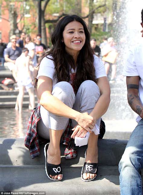 Gina Rodriguez Films Kissing Scene With Lakeith Stanfield For The Film Someone Great In Nyc