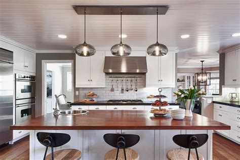 With the right illumination and decorative style, you can set the tone you want. Modern Kitchen Lighting