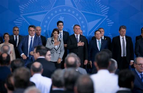 Bolsonaro Se Despede De Ministros Veja Quem Entra E Sai Do Governo Metrópoles