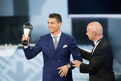 Cristiano Ronaldo Wins Fifa Best Player Award For 4th Time Daily Sabah